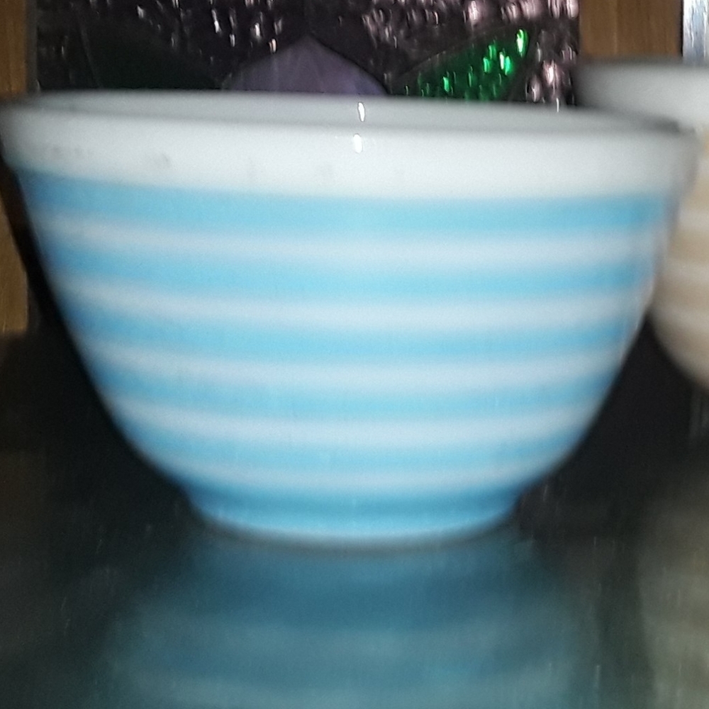 Vintage Pyrex; candy striped blue 401